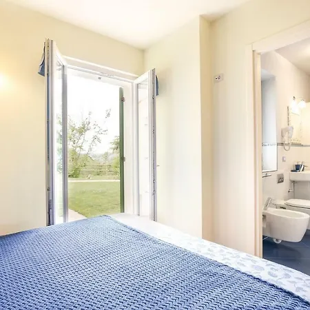 Three-bedroom In 아파트
