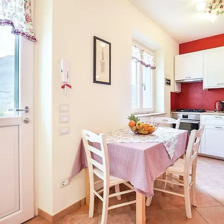 Three-bedroom In 아파트